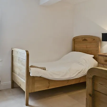 The Larches Дом отдыха